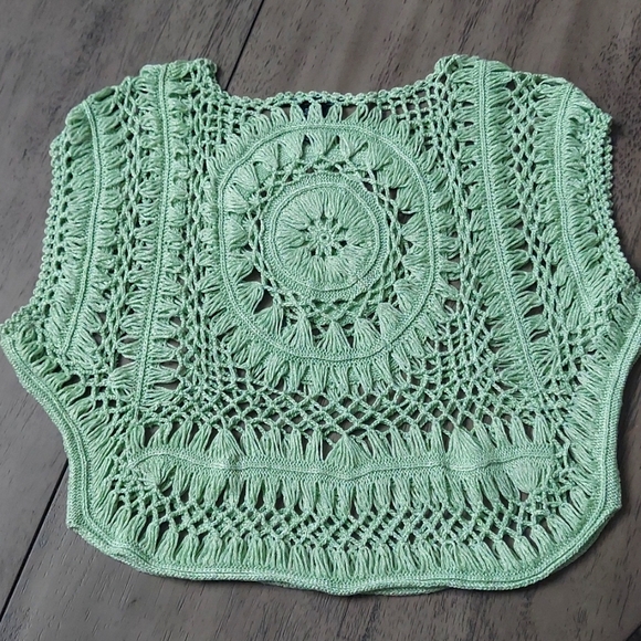 Beautiful Crochet Top - Picture 2 of 4